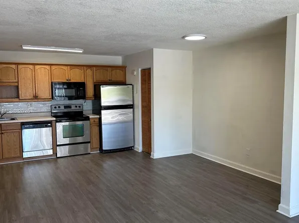 4460 NW 79th Ave APT 2D, Doral, FL 33166