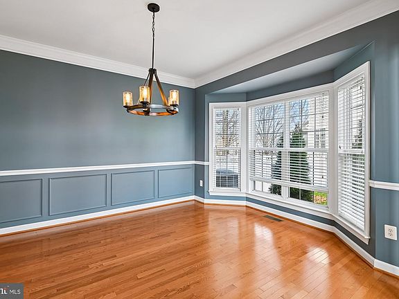 3rd image of 614 Crawfords Ridge Rd