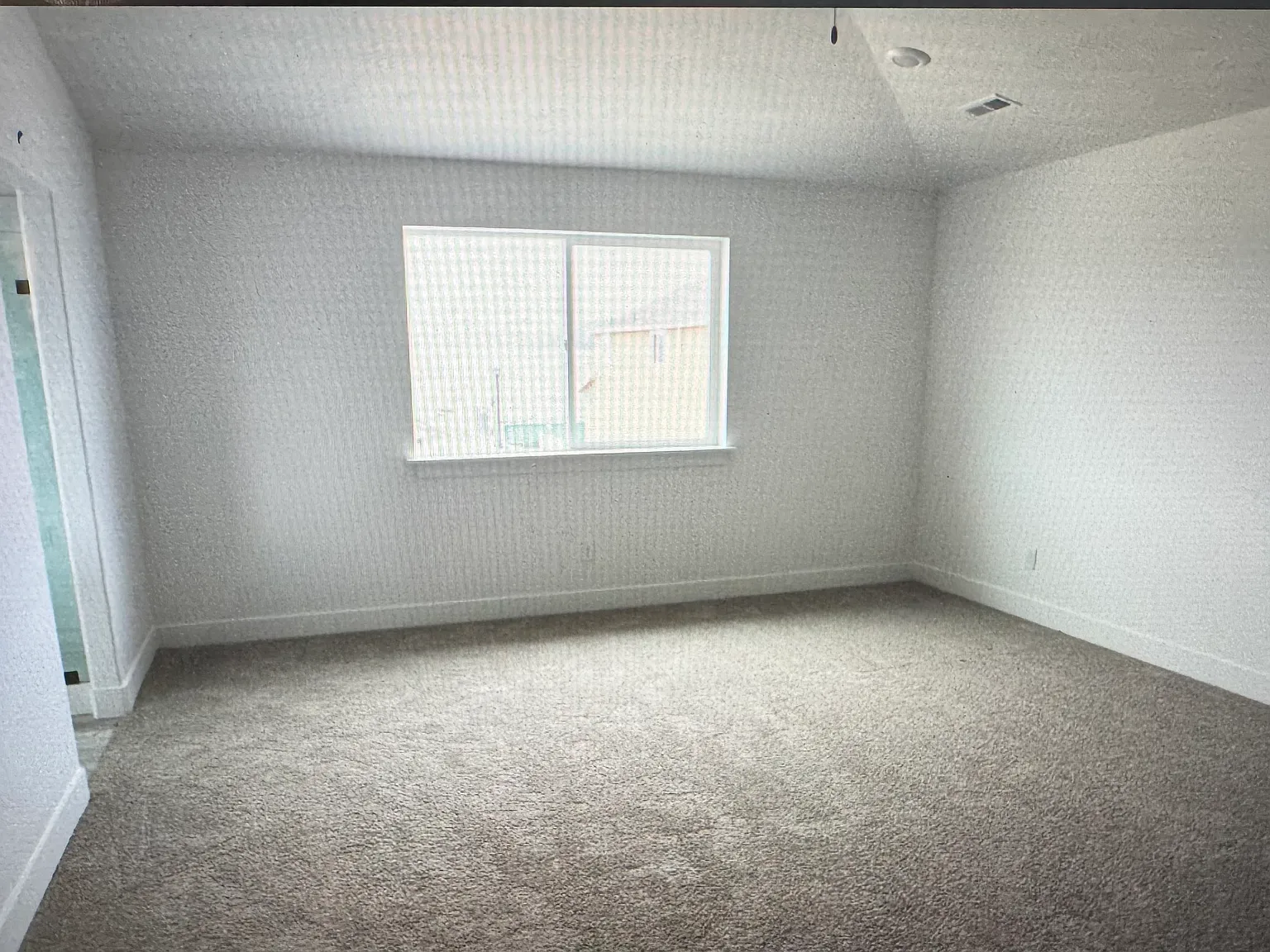 6 bed, 2.5 bath, 2391 sqft, $2,650 — Photo 4
