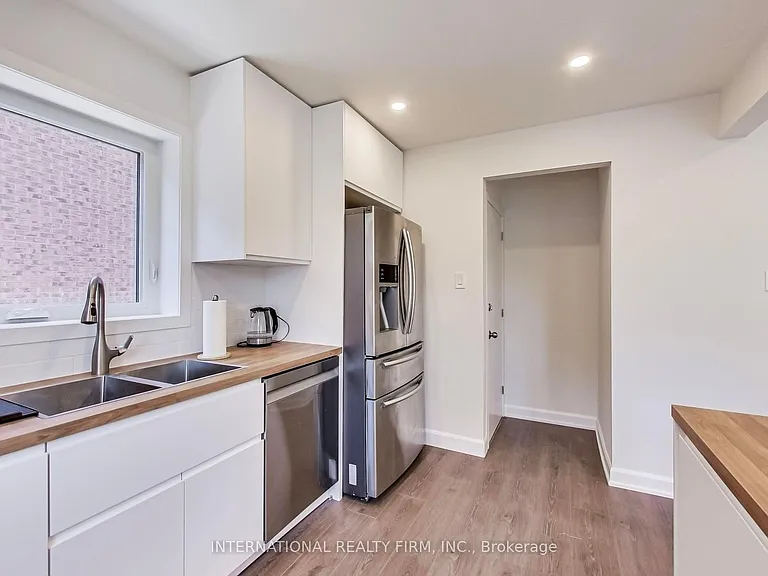 1097 Glengrove Ave — Photo 12