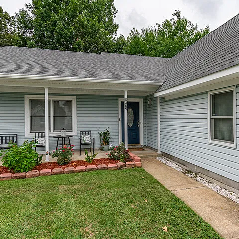 3 bed, 2.5 bath, 1325 sqft, $2,200 — Photo 3