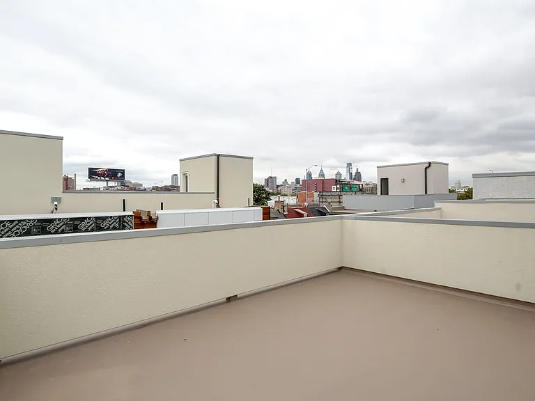702-12 N Front St #7 — Photo 3