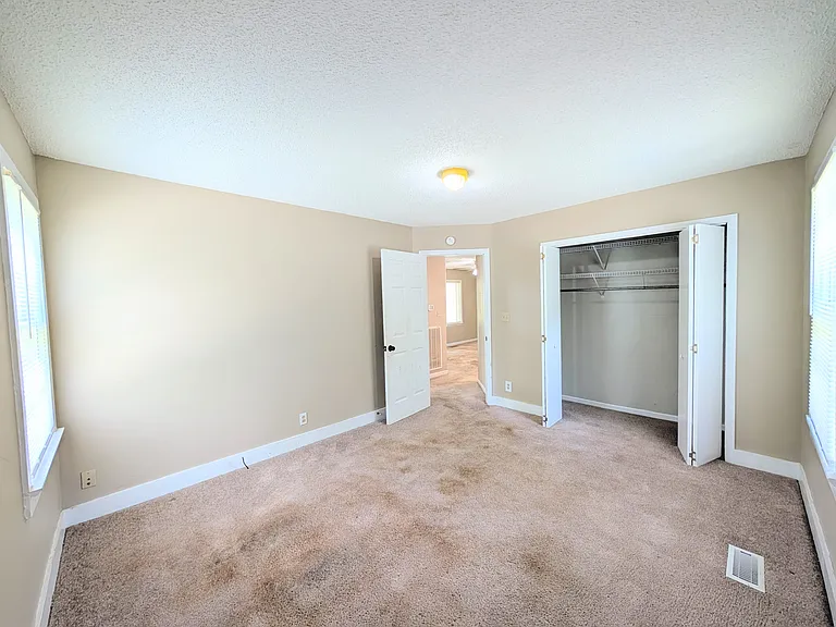 307 14th St SE — Photo 6