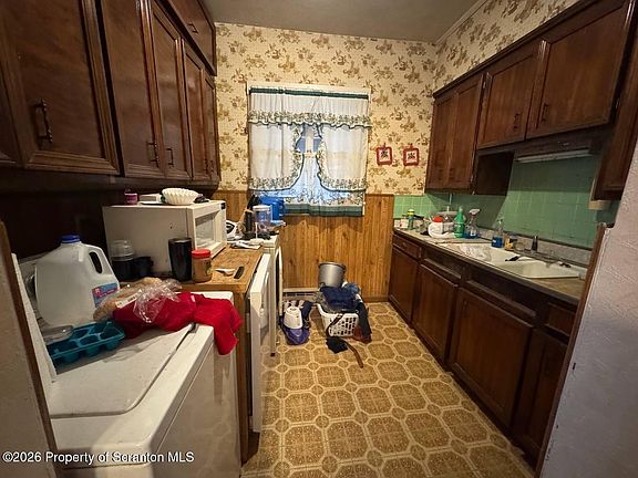 5th image of 7 Spring St