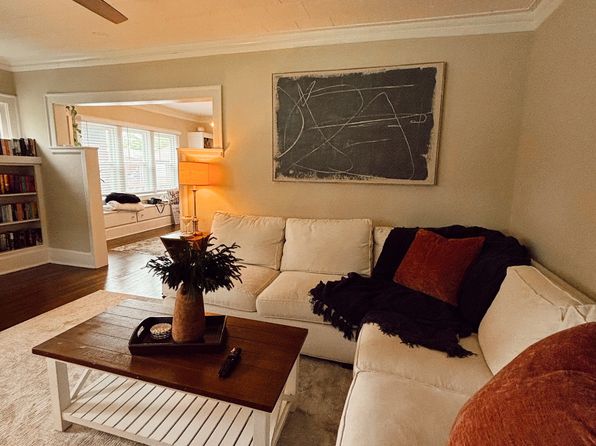 3817 W 152nd St FLOOR 1