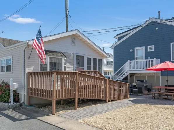 27 E Bayberry Way, Toms River Township, NJ 08735