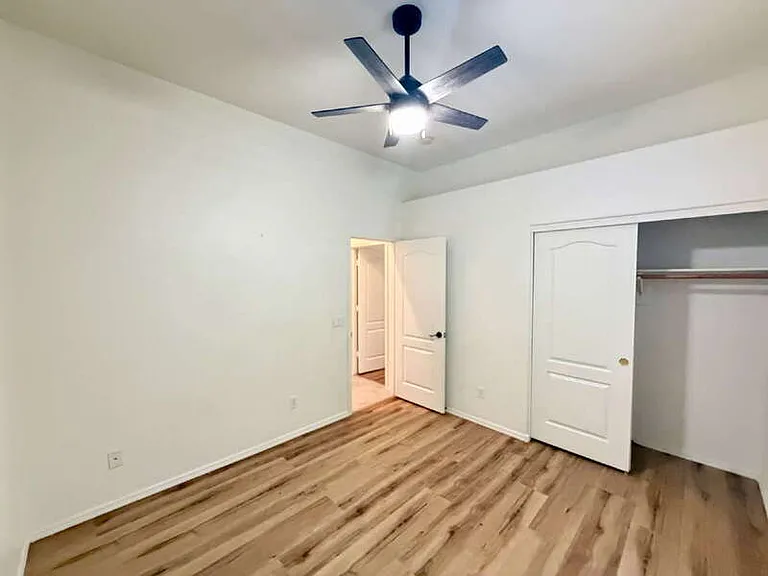 885 W Aloe Pl — Photo 17