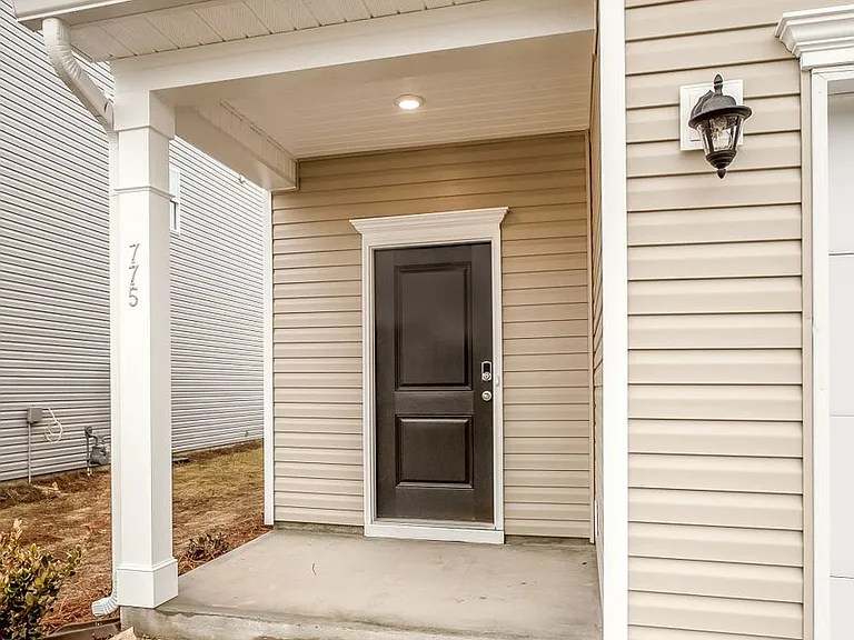 775 Justify Loop — Photo 39