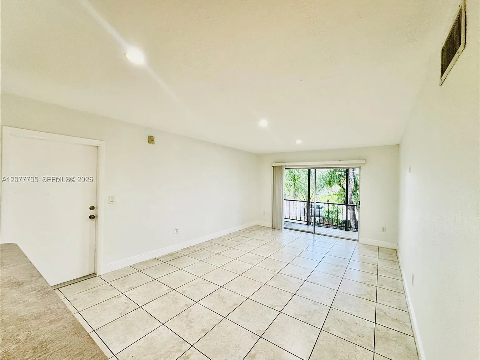 Venetian Palms Condo — Photo 3