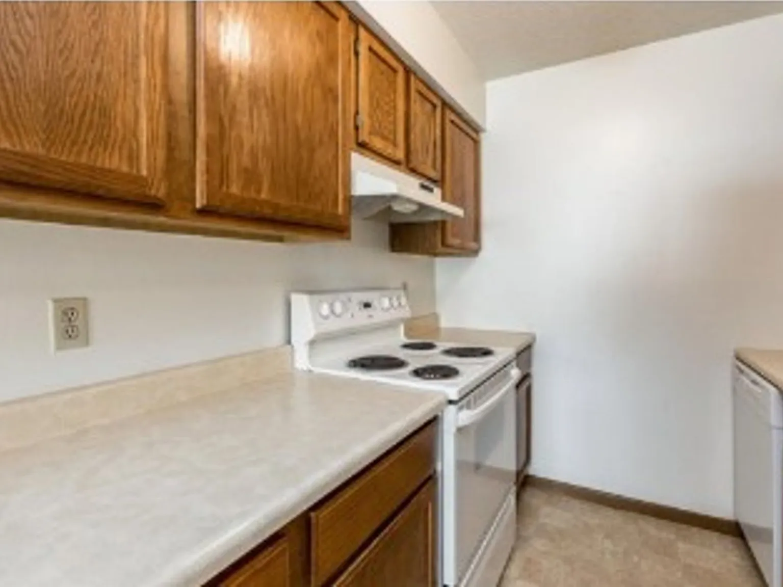 Dodge Street Apartments — Photo 4