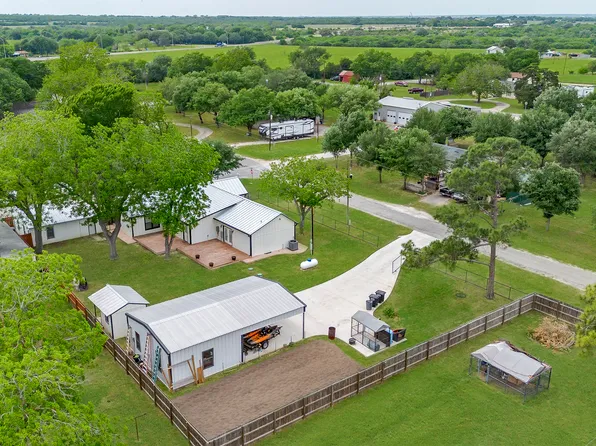 330 County Road 374, Hobson, TX 78117