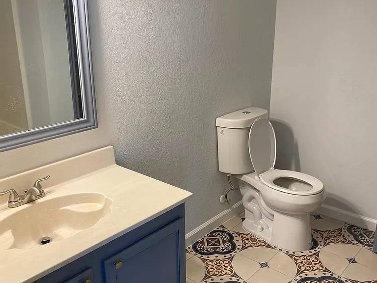 2112 W Grove Ln — Photo 21