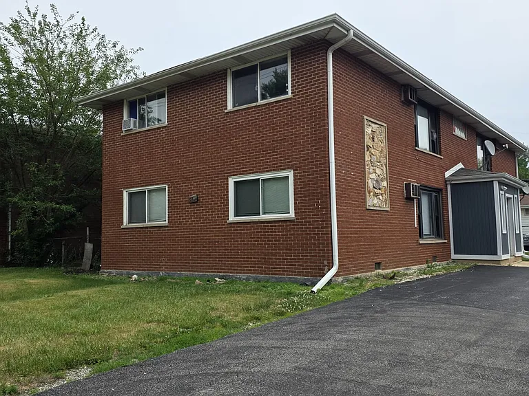 S Roberts Rd — Photo 1