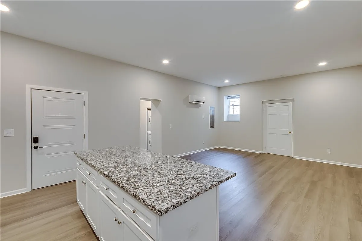 1 bed, 845 sqft, $1,325 — Photo 4