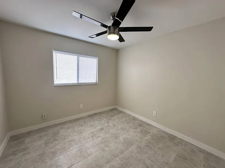 741 NE 7th Pl — Photo 6