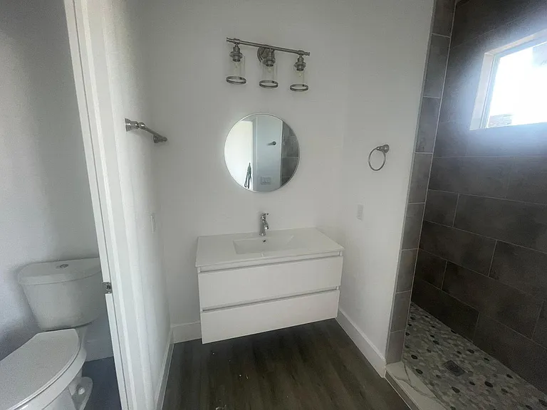 275 SW 4th St #220 — Photo 12