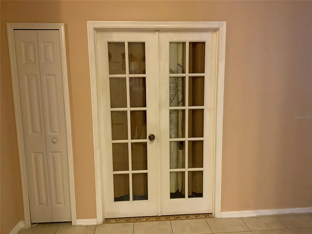 4 bed, 2.0 bath, 2545 sqft, $3,200 — Photo 4