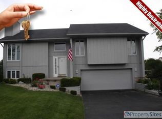 844 Village Pkwy, Waterville, OH 43566