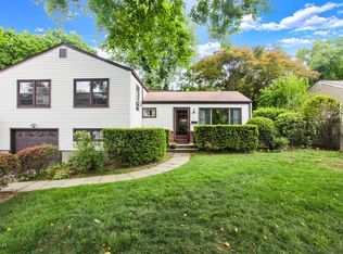 12 Bonan Dr, Riverside, CT 06878