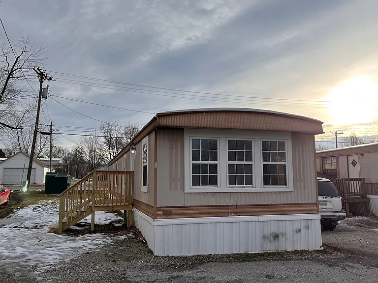 109 S West Ln #5 — Photo 1
