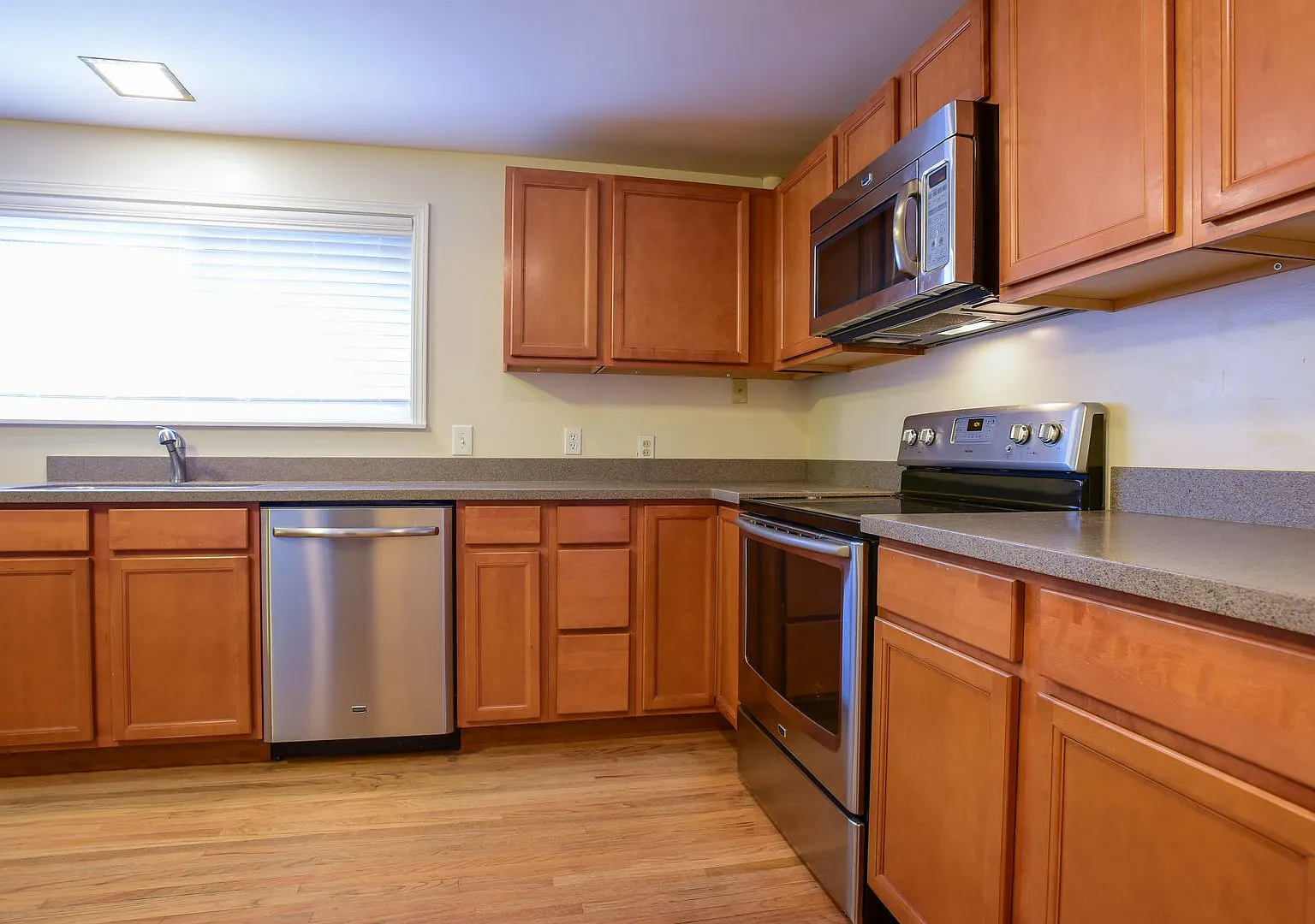 Beautiful 4 bedroom plus office home in Ballard — Photo 3