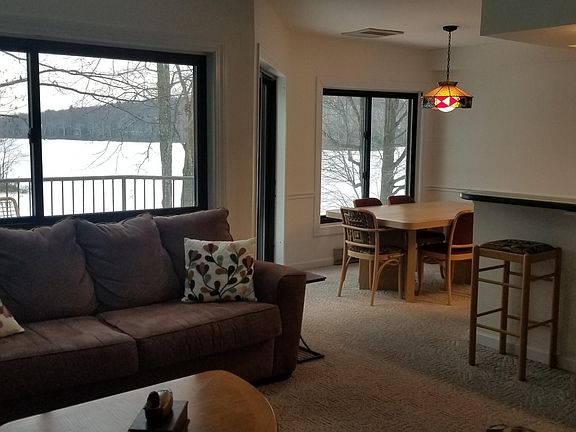 5th image of 19 Midlake Dr #302C