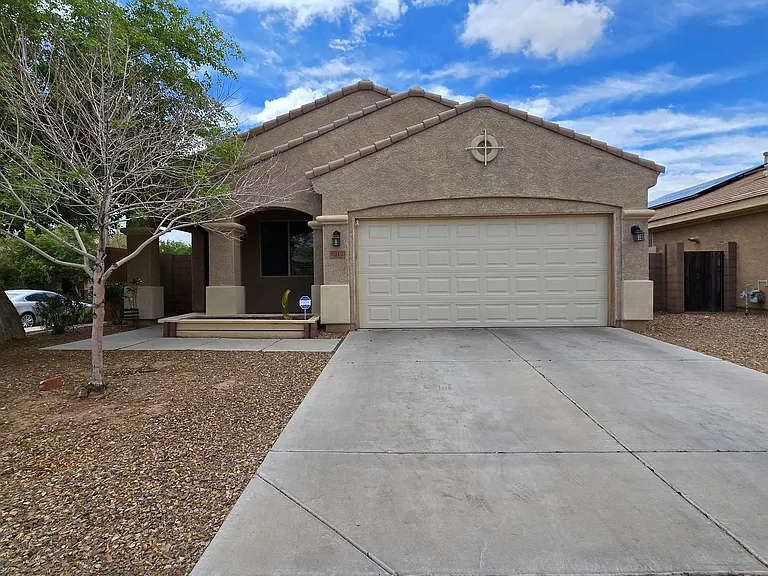 8012 S 70th Dr — Photo 1