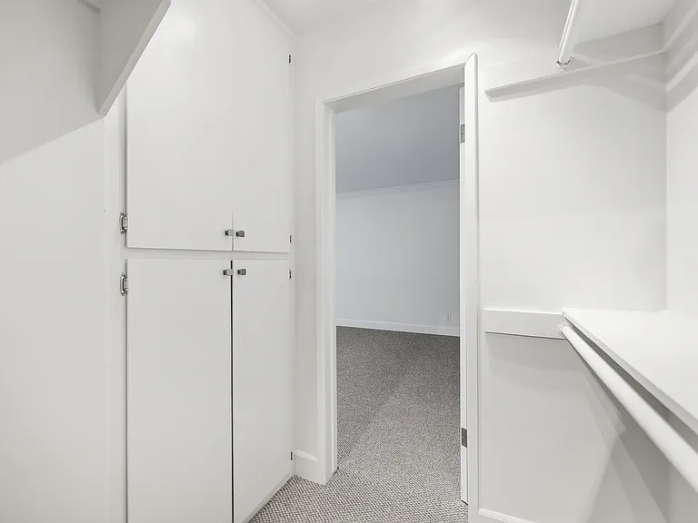 616 N Flores — Photo 20