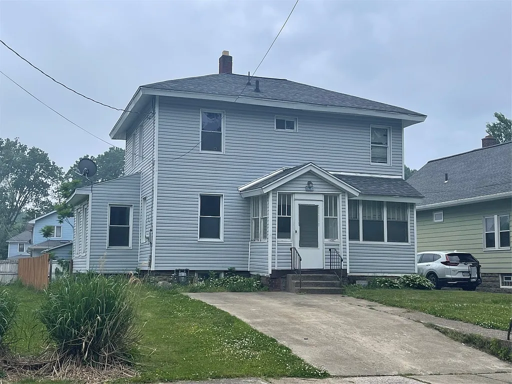 426 Harvey Ave photo 1