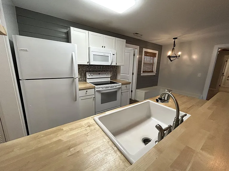 121 Walker St — Photo 4