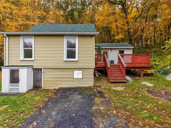 57-R North Road, Waterford, CT 06385