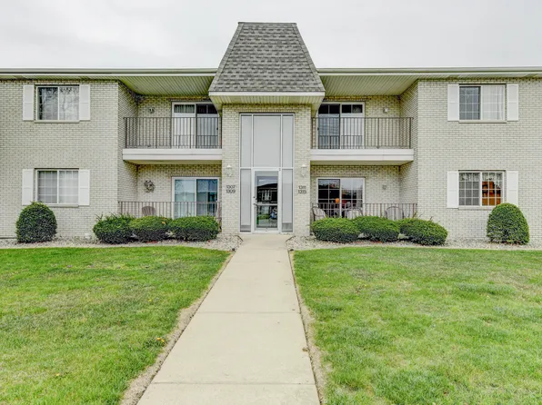 1315 Woodhollow Ct, Schererville, IN 46375