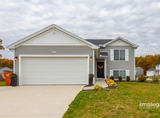 10897 Carmen Oak Dr, Lowell, MI 49331