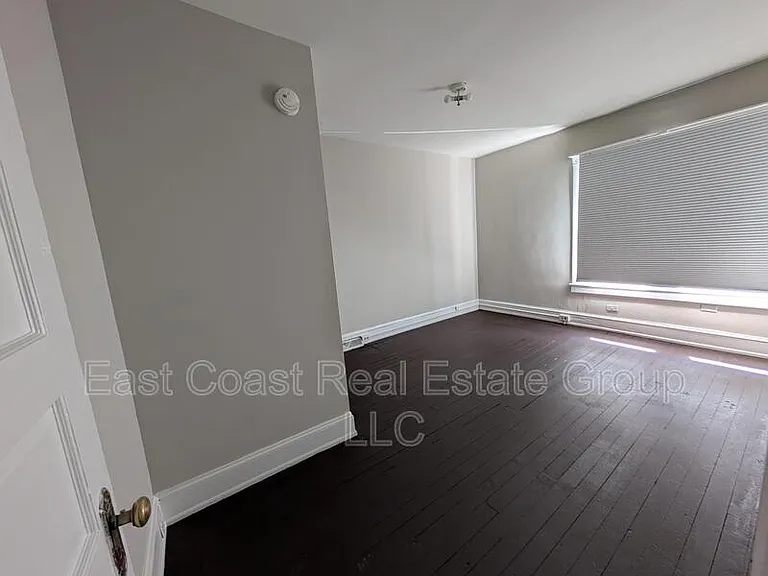 304 1/2 W Martin St — Photo 27