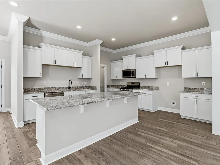 38428 Parliament Dr — Photo 4