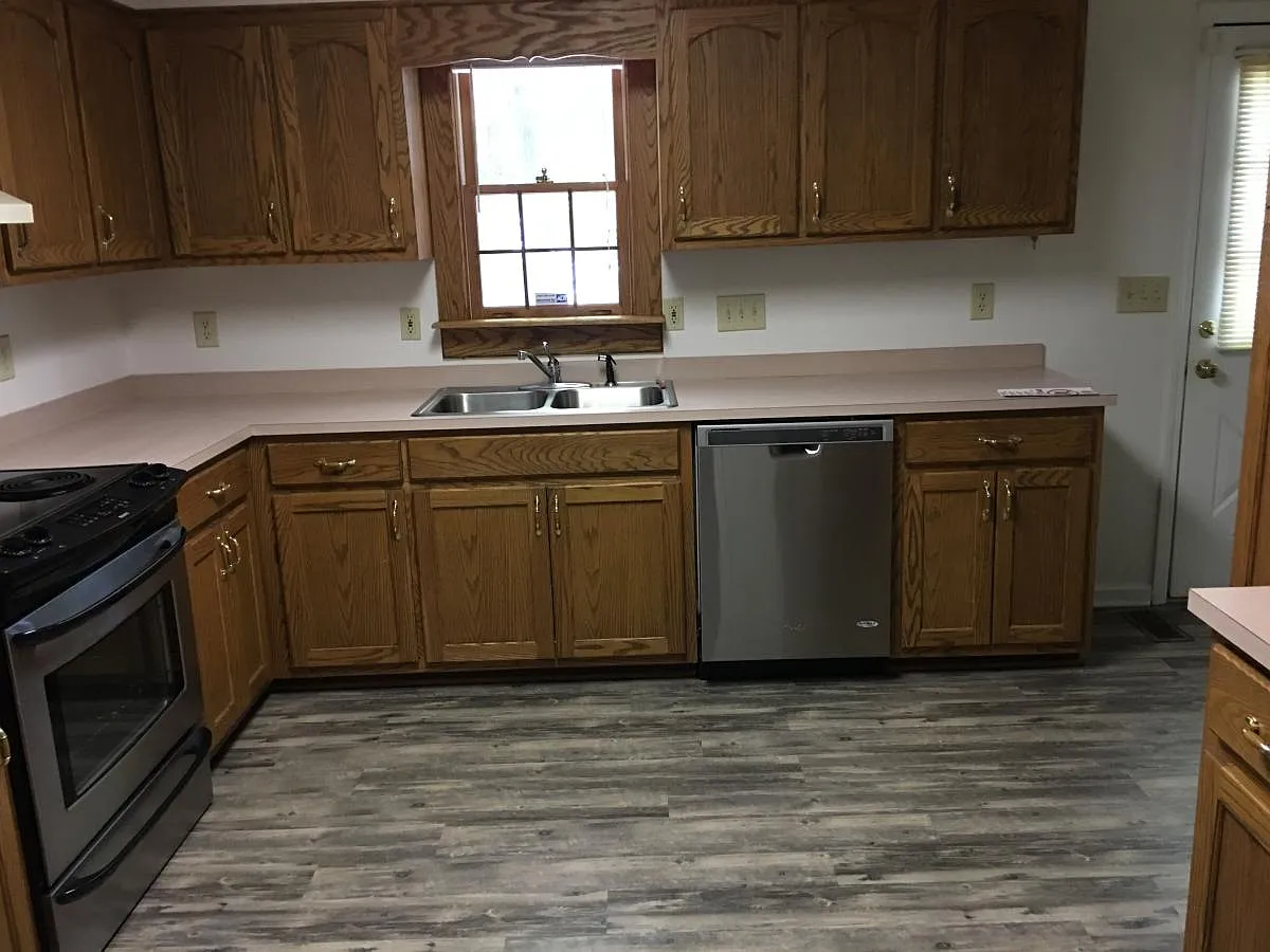 Kitchen - 805 Johnston St
