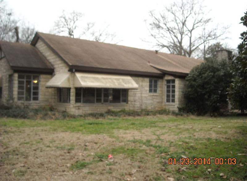 2nd image of 905 Candler Ave