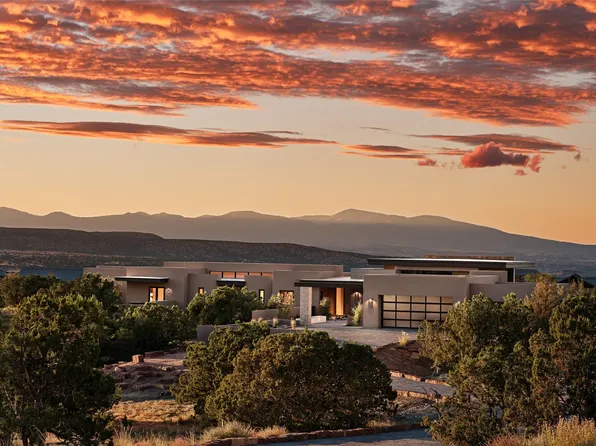 19 Via De Las Yeguas, Santa Fe, NM 87506