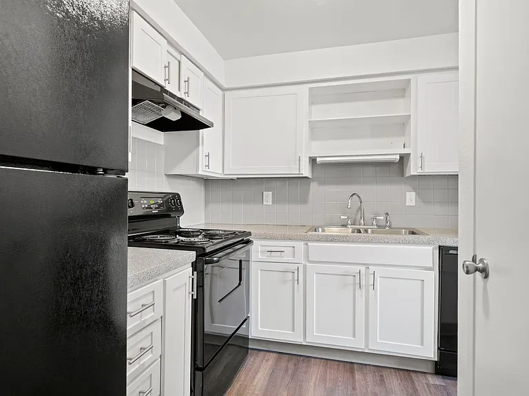 Park Ridge Apartments — Photo 66