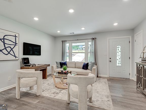 4th image of 6030 Ridge Dr SE