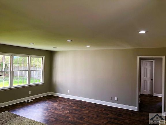 4th image of 617 Bedford Dr