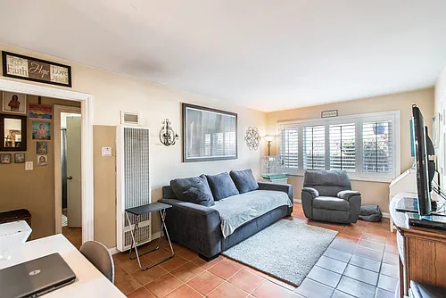 227 Ave. Miramar Photo 1