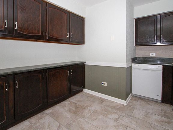 5th image of 1006 Centurion Ln APT 10