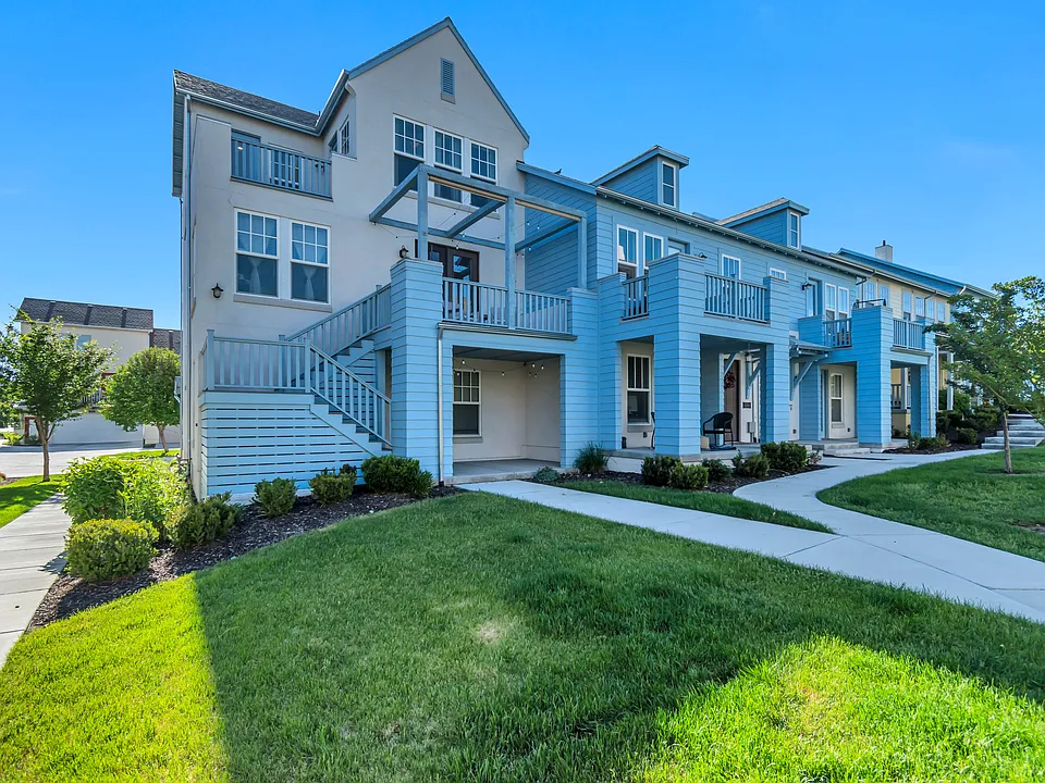 4586 W Serendipity Way