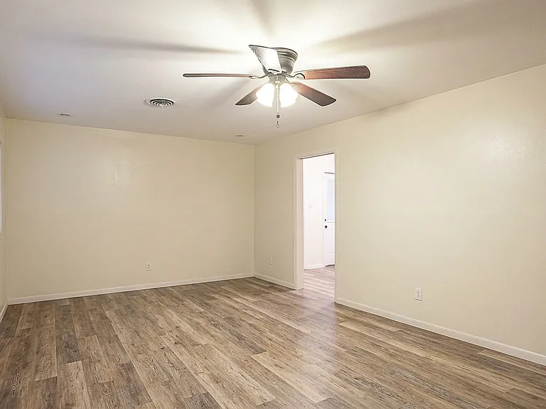 5060 Swallow Dr — Photo 6