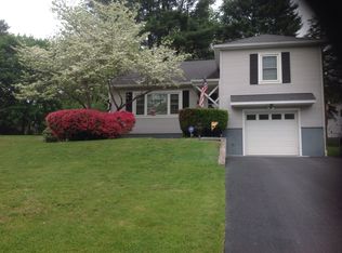 27 Hillcrest Dr, Dallas, PA 18612