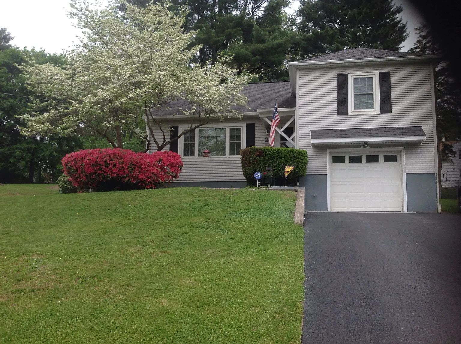 27 Hillcrest Dr photo 1