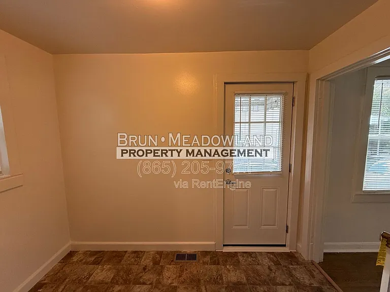 2620 Woodbine Ave — Photo 29