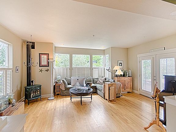 4th image of 834 Western Dr