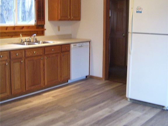 4th image of 16 Midland Hill Rd